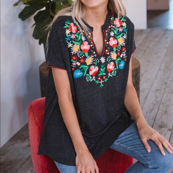 BRAND NEW 💠 NEVER WORN 💠 AMARYLLIS EMBROIDERED TOP - Picture 3 of 5